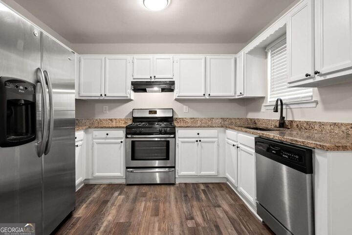 Property Photo: 7221 Crestside Drive GA 30168