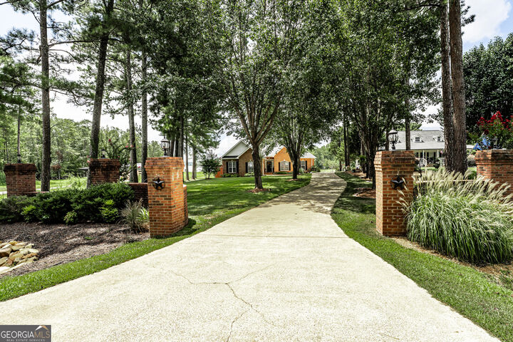 Property Photo: 1590 County Road 136 AL 35959