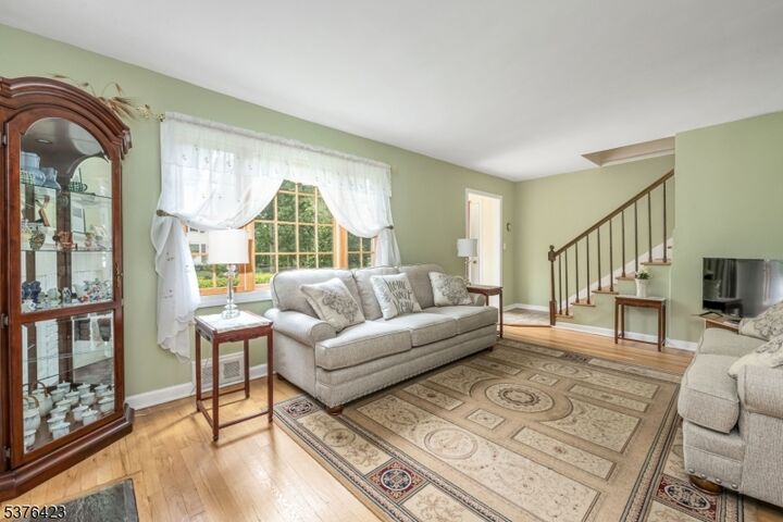 Property Photo:  16 Lidgerwood Pl  NJ 07960 