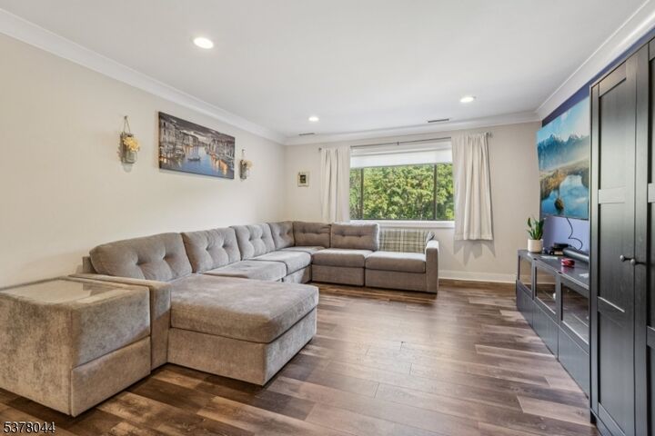 Property Photo:  312 Cypress Ct  NJ 07446 