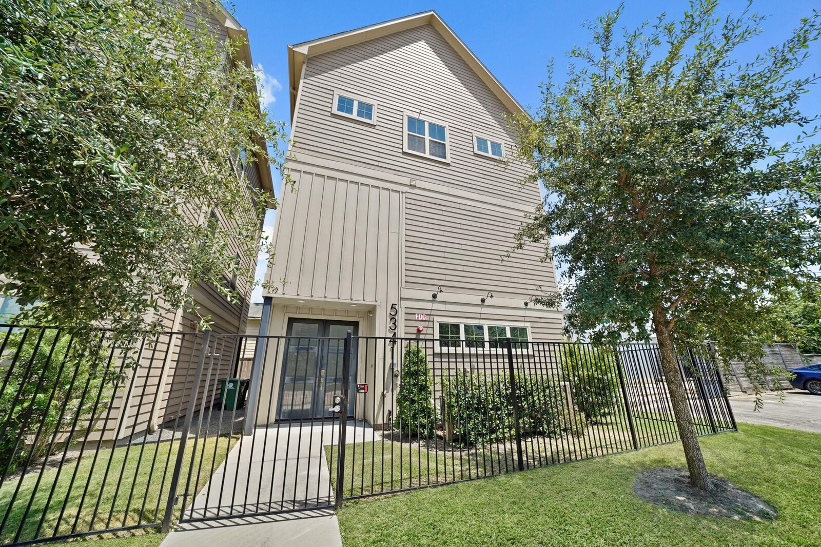 Property Photo:  5341 Larkin Street  TX 77007 
