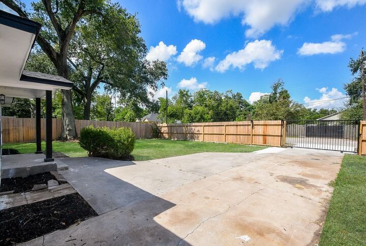 Property Photo:  9230 Lanewood Drive  TX 77016 