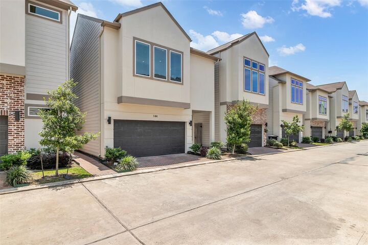 Property Photo: 144 Knightsbridge Park Lane TX 77018