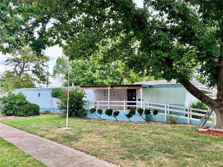 1328 N 8 Street  Independence KS 67301 photo