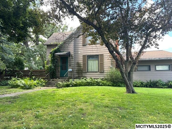 Property Photo:  415 N Shore Dr  IA 50428 