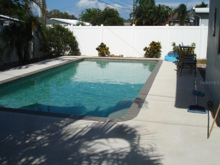 Property Photo: 5635 20th Avenue N FL 33710