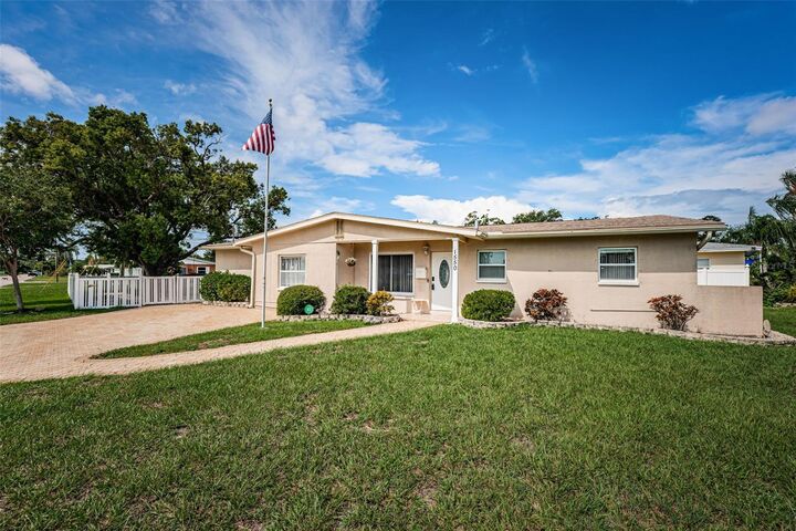 Property Photo: 1550 55th Street N FL 33710