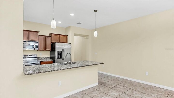 Property Photo:  2007 Hawks View Drive  FL 33570 