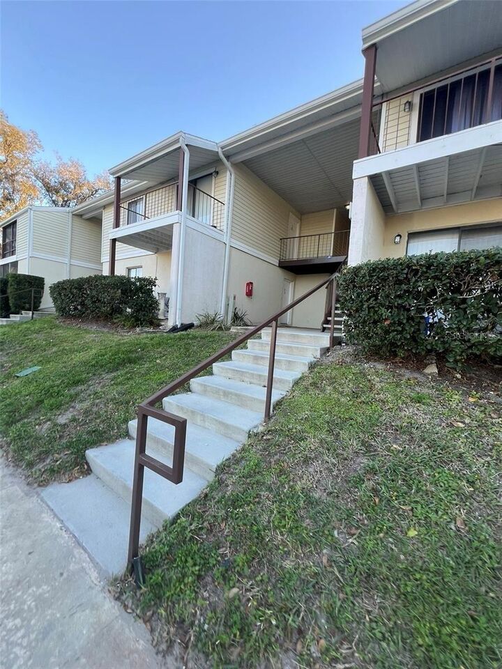 Property Photo: 306 Cherokee Court B FL 32701