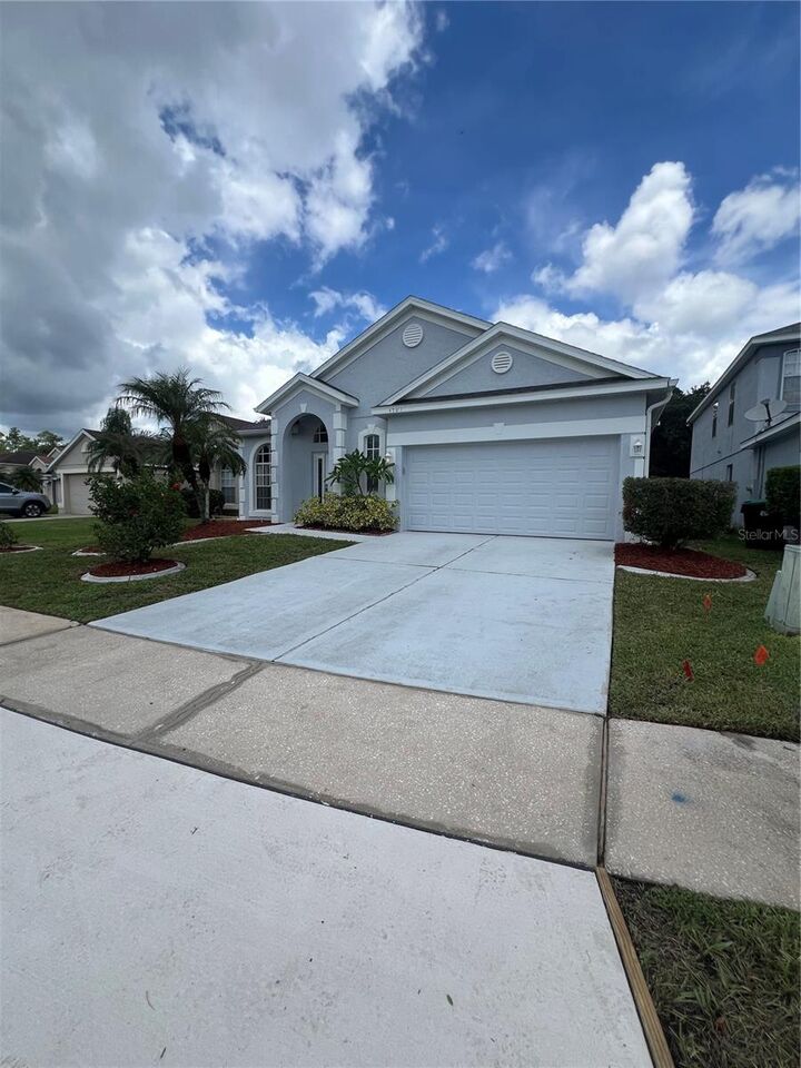 Property Photo:  4701 Chalfont Drive  FL 32837 