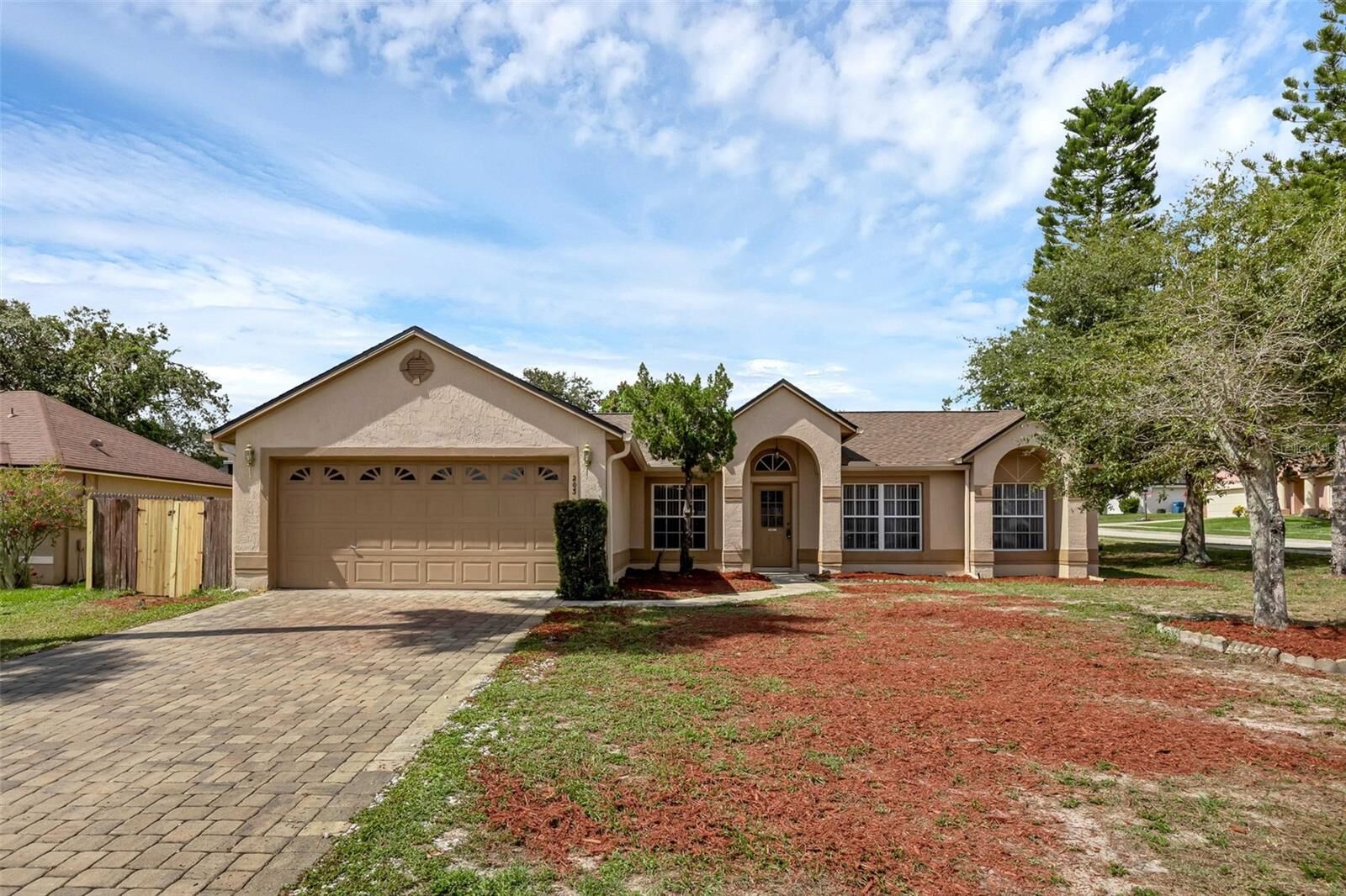 Property Photo: 203 Heronwood Circle FL 32725