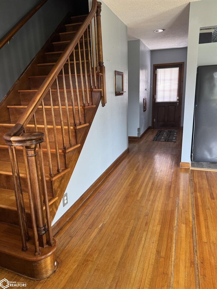 Property Photo:  214 E Maple Street  IA 50122 