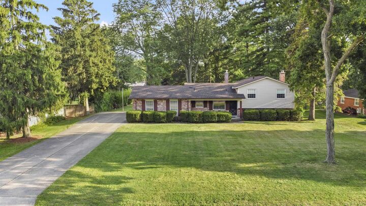 Property Photo: 376 E Lovell Drive MI 48085