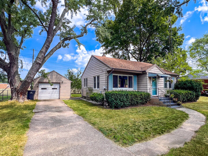 Property Photo:  471 Dale Avenue  MI 49022 