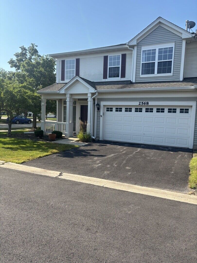 Property Photo: 2568 Hillsboro Boulevard 2568 IL 60503