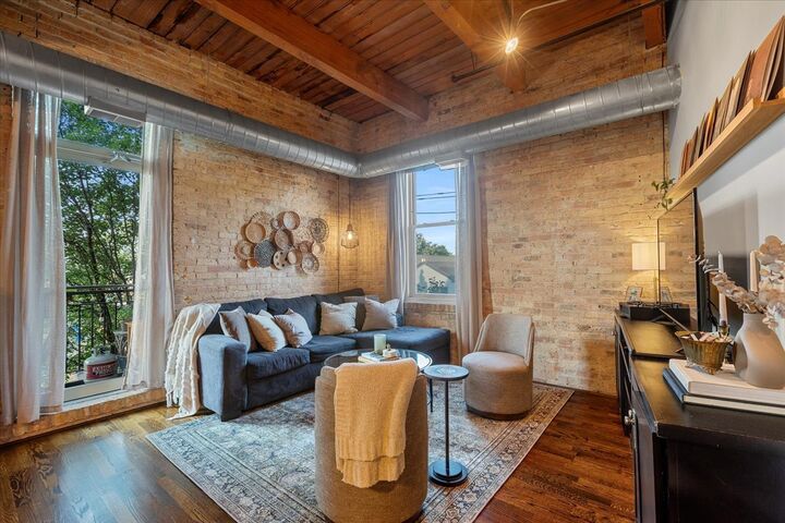 Property Photo:  1740 N Maplewood Avenue 311  IL 60647 