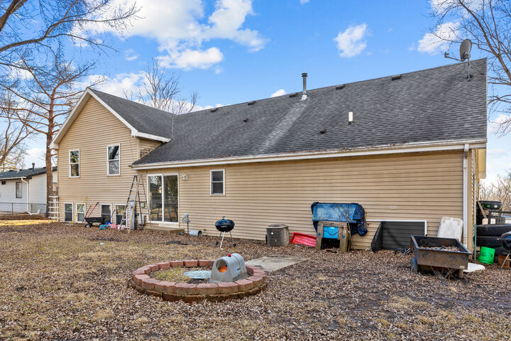 Property Photo: 181 Skyline Drive IL 60110