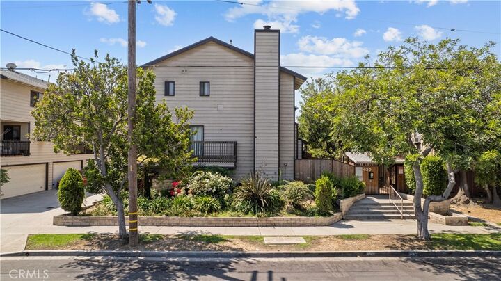 Property Photo: 630 W Queen Street 10 CA 90301