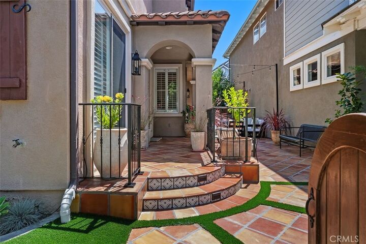 Property Photo: 6 Paverstone Lane CA 92694