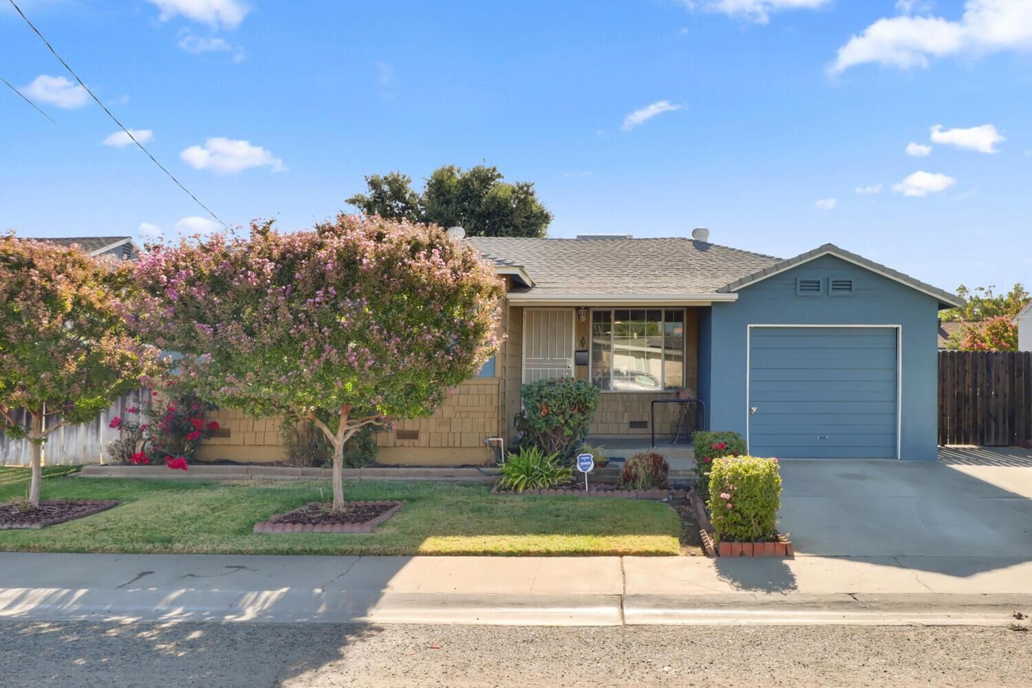 Property Photo: 1811 Huston Street CA 95901