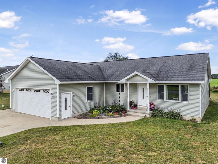 5232 S North Country Drive  Lake City MI 49651 photo