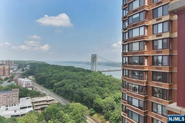 Property Photo:  100 Old Palisade Road 3402  NJ 07024 