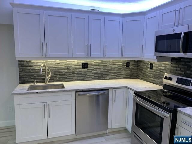 Property Photo:  300 Lookout B1  NJ 07601 