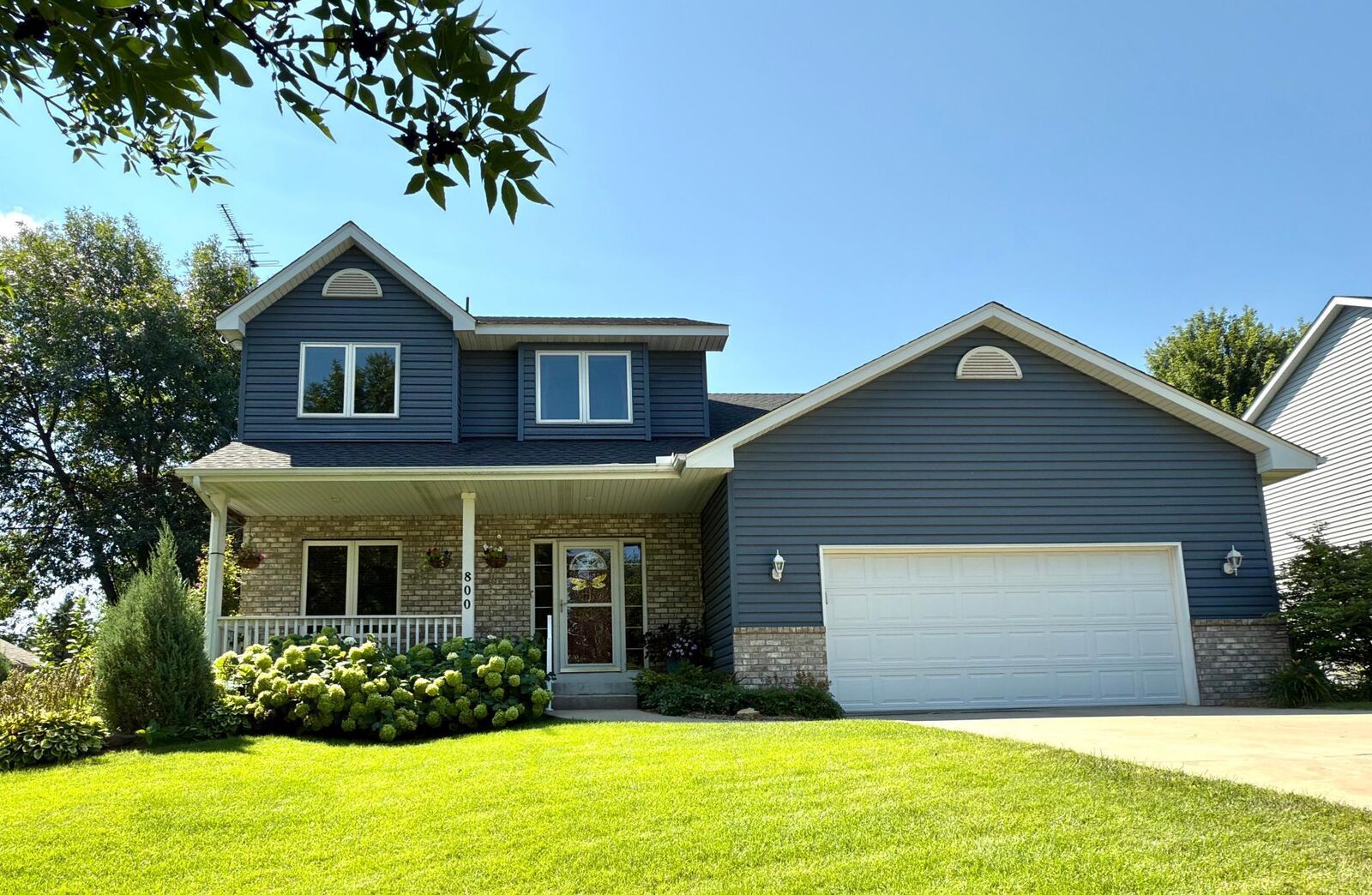 Property Photo: 800 Eastridge Drive MN 55057