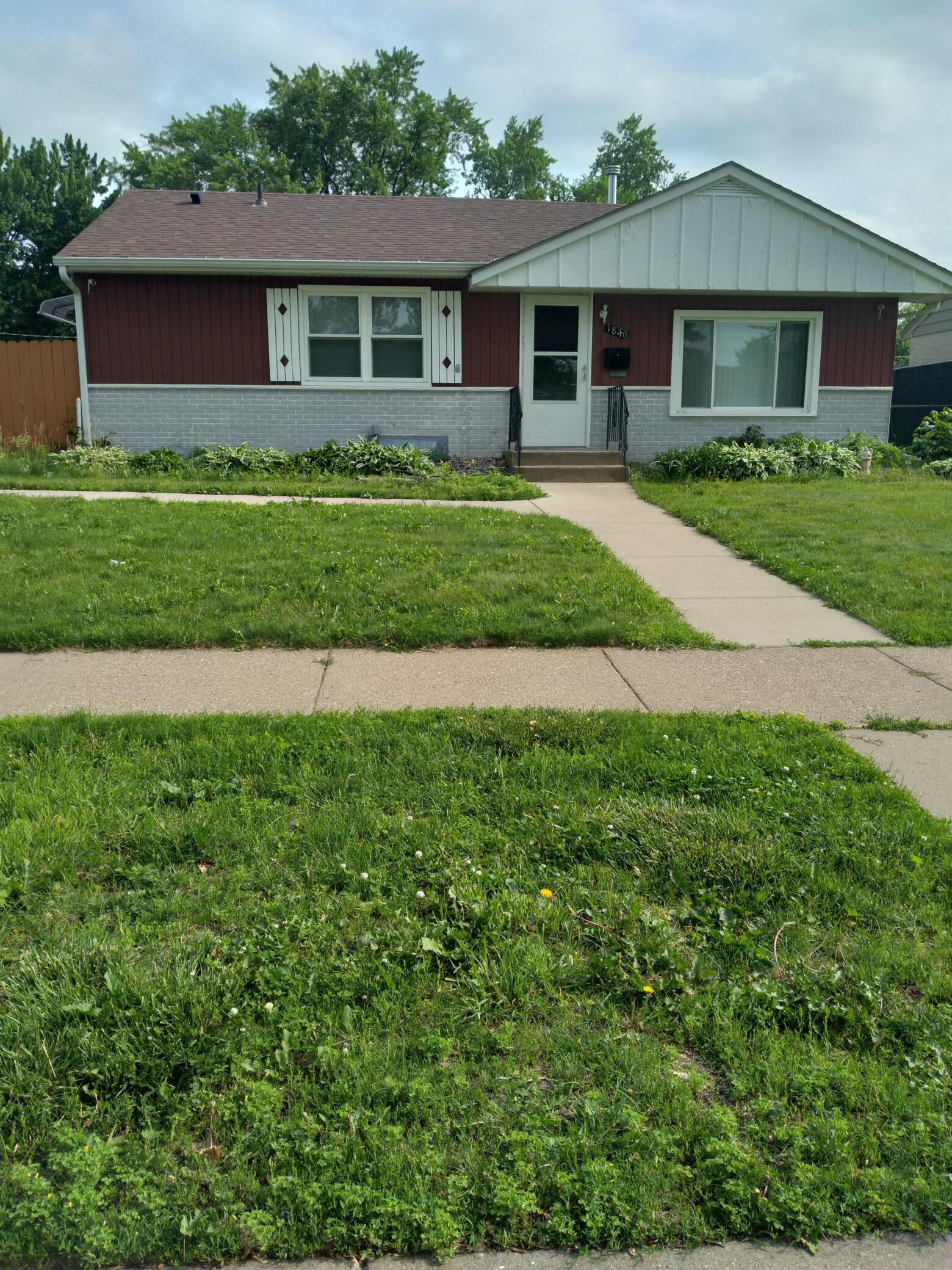 Property Photo:  1840 Iowa Avenue E  MN 55119 