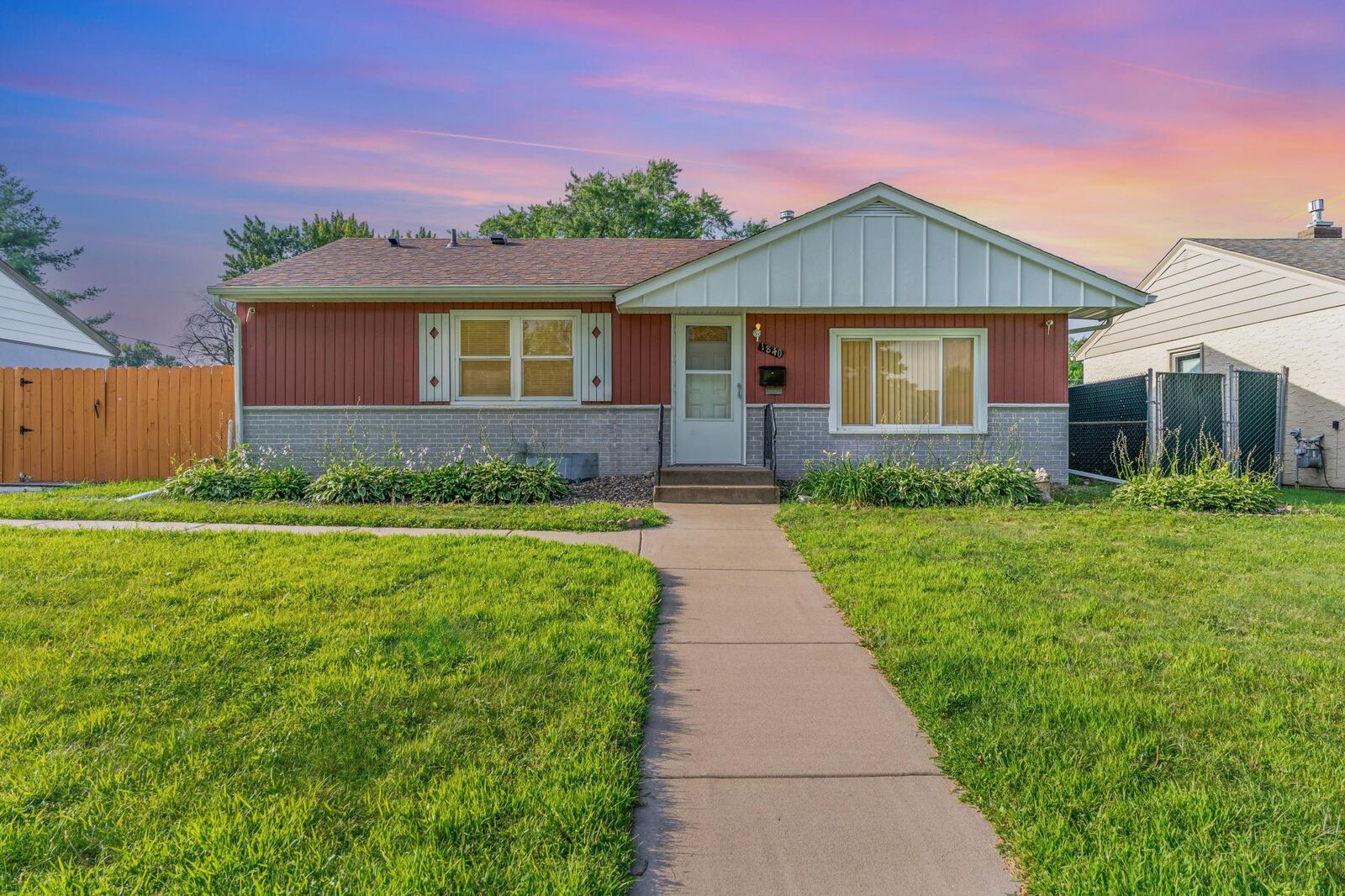 Property Photo:  1840 Iowa Avenue E  MN 55119 