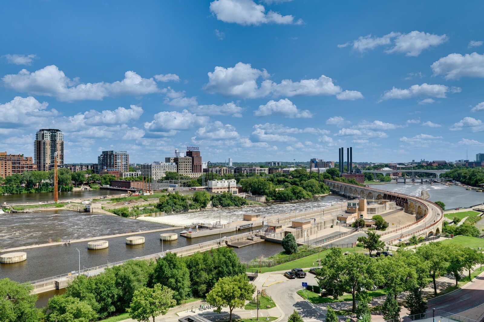 Property Photo:  401 S 1st Street 811  MN 55401 