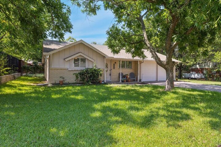 Property Photo: 5708 Waterview Drive TX 76016