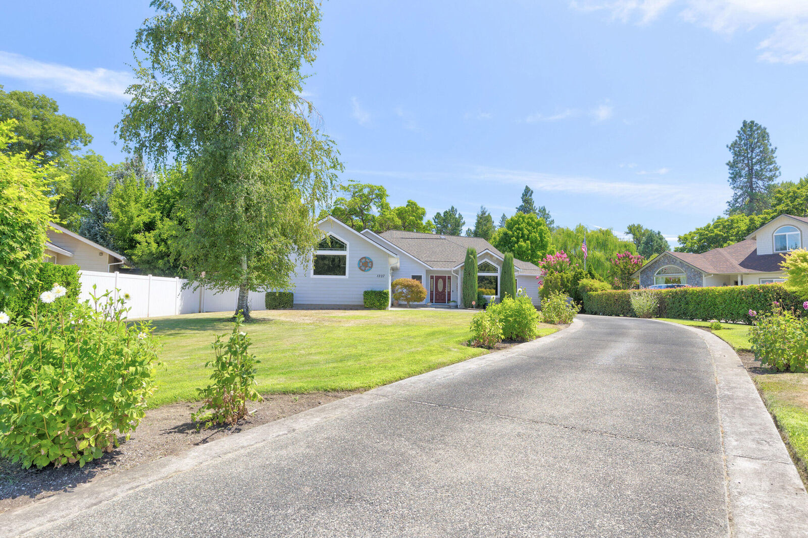 Property Photo: 1207 Ironwood Drive OR 97526