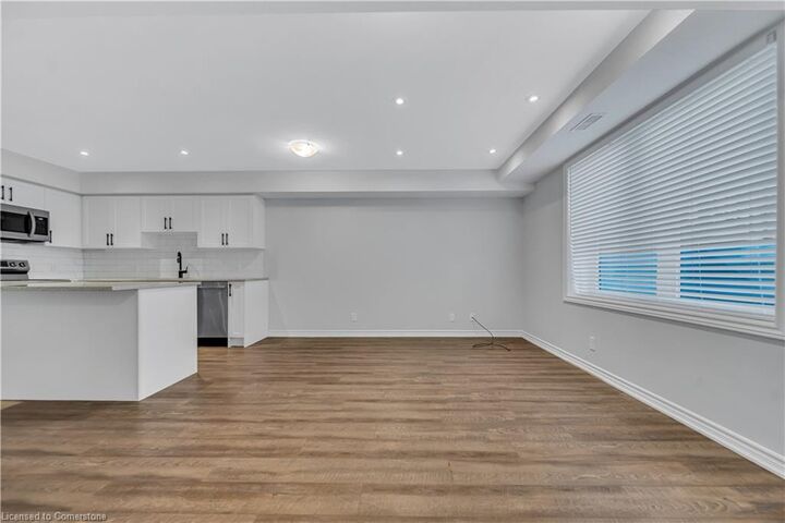 Photo de la propriété:  235 Chapel Hill Drive 11  ON N2R 1N3 