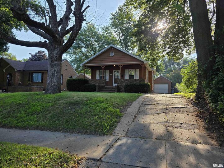 1224 S 5th Street  Pekin IL 61554 photo