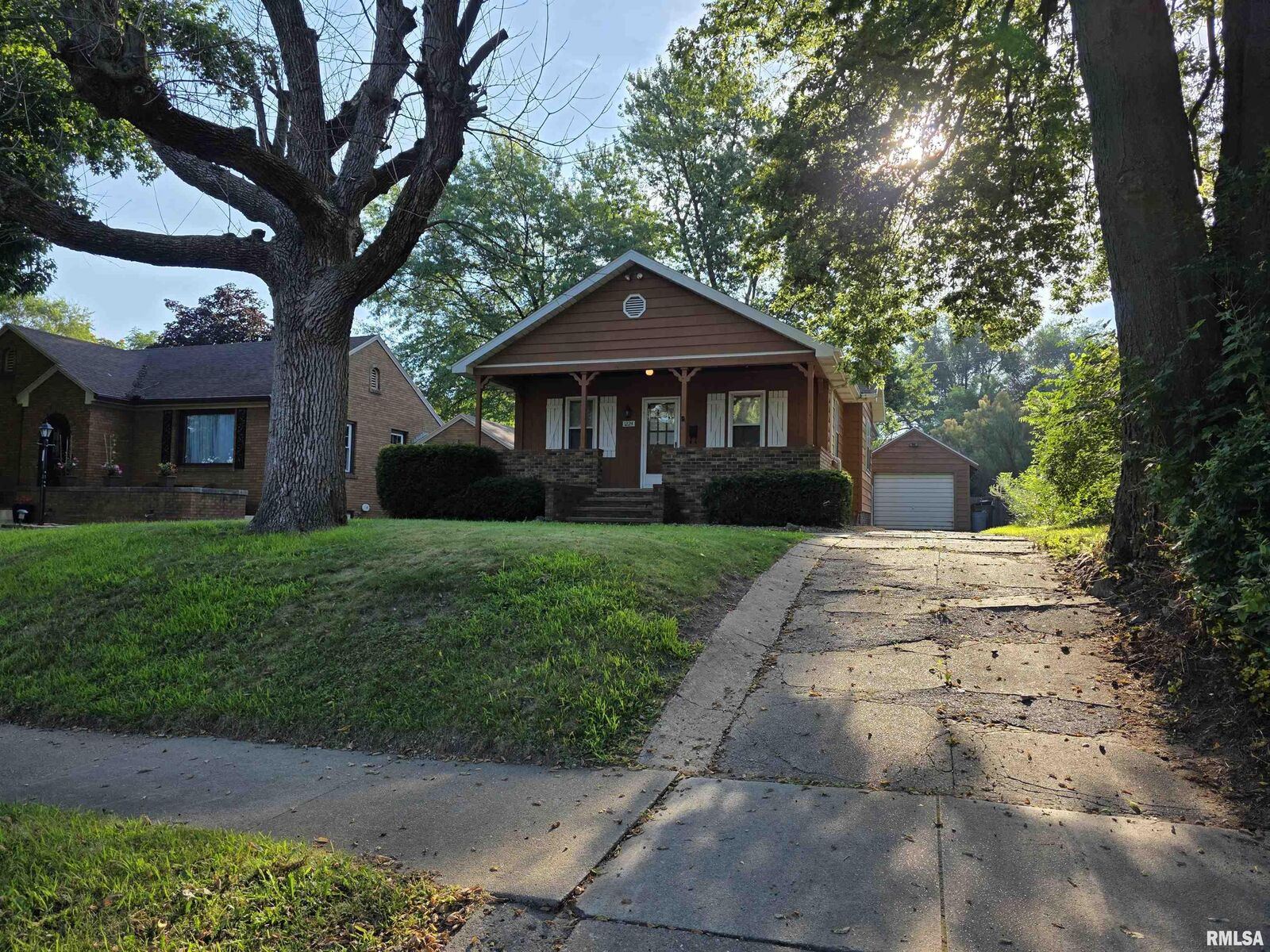 Property Photo:  1224 S 5th Street  IL 61554 