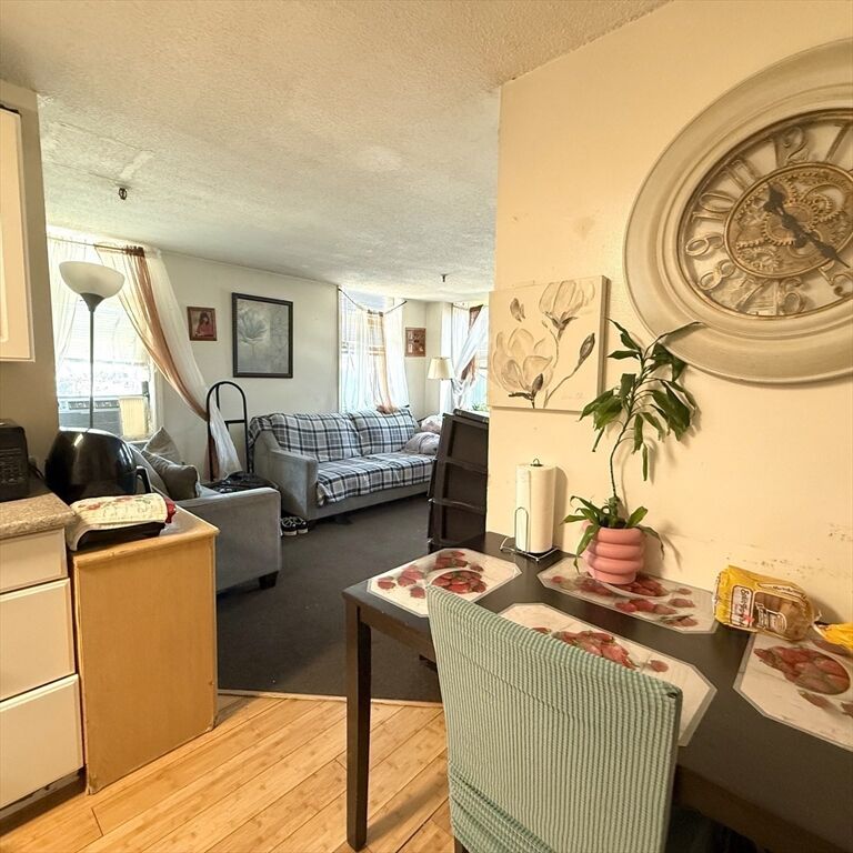 Property Photo:  46 Amesbury 4D  MA 01840 