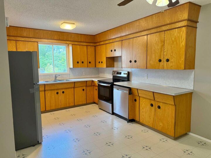 Property Photo:  4911 50 Street  AB T0B 1K0 