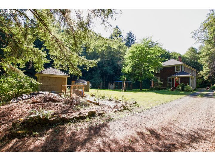 Property Photo: 90976 Deadwood Creek Rd OR 97430