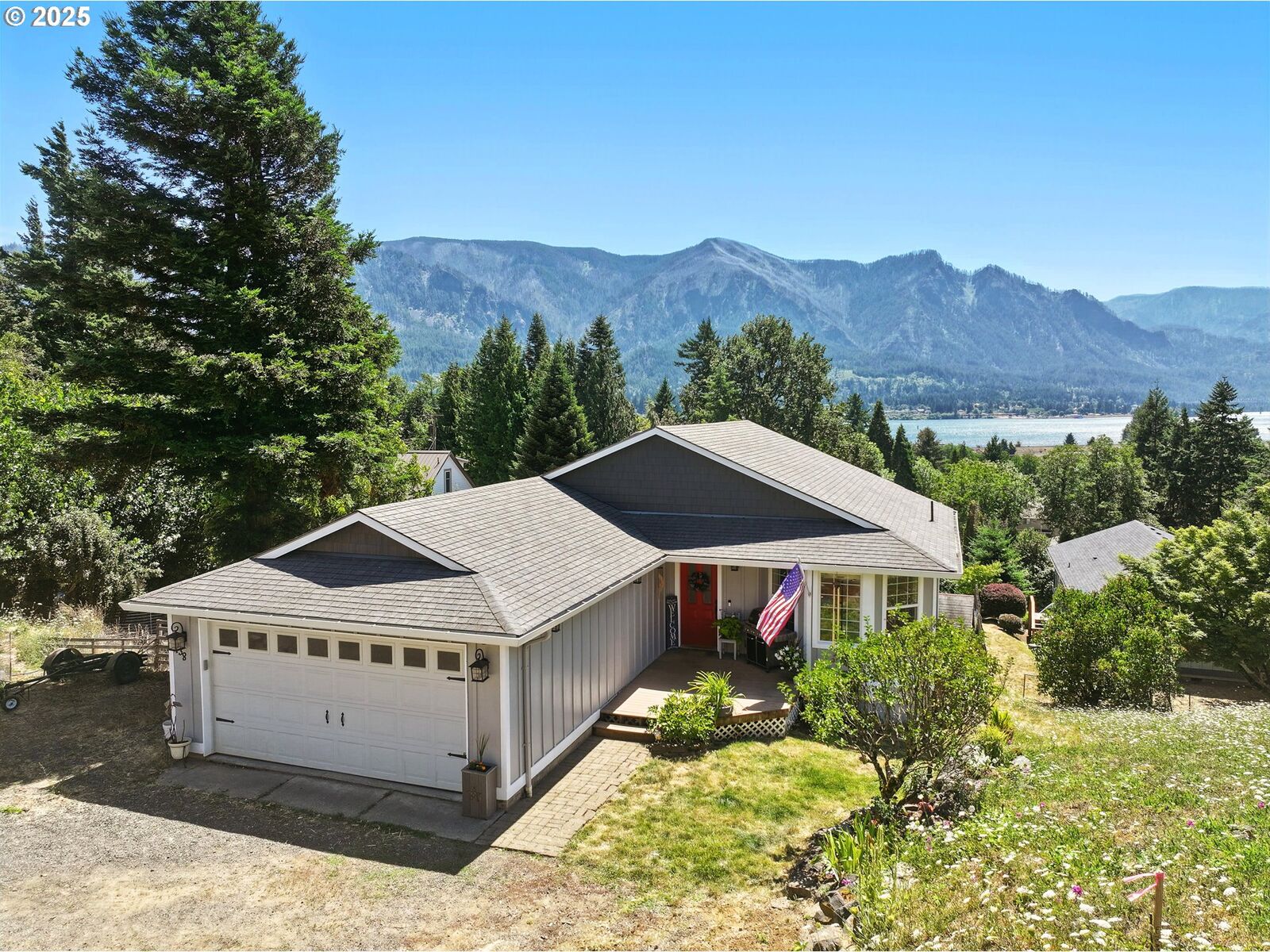 Property Photo:  438 NW Roselawn St  WA 98648 