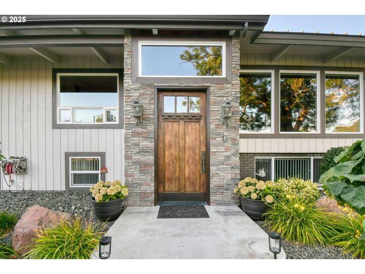 Property Photo:  213 E McKinney Ave  OR 97838 