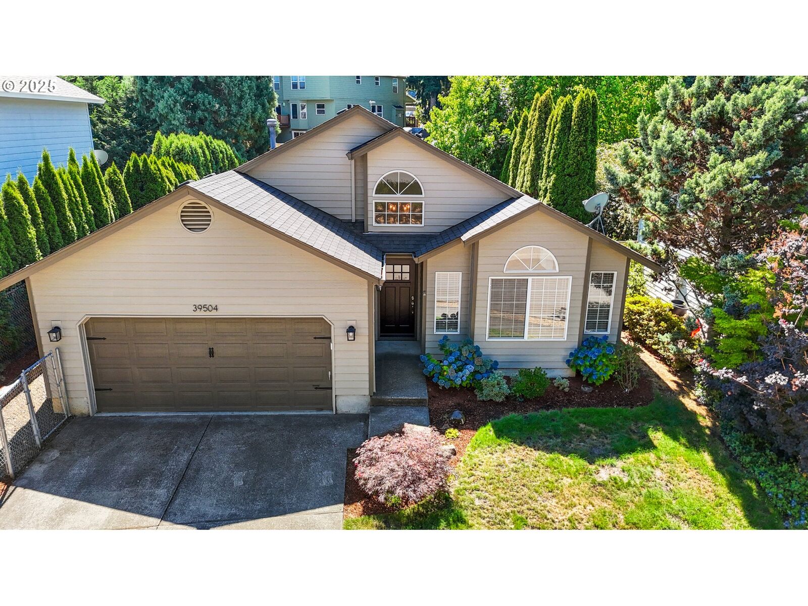 Property Photo: 39504 McCormick Dr OR 97055