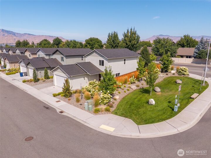 Property Photo:  412 S Kansas Loop  WA 98802 