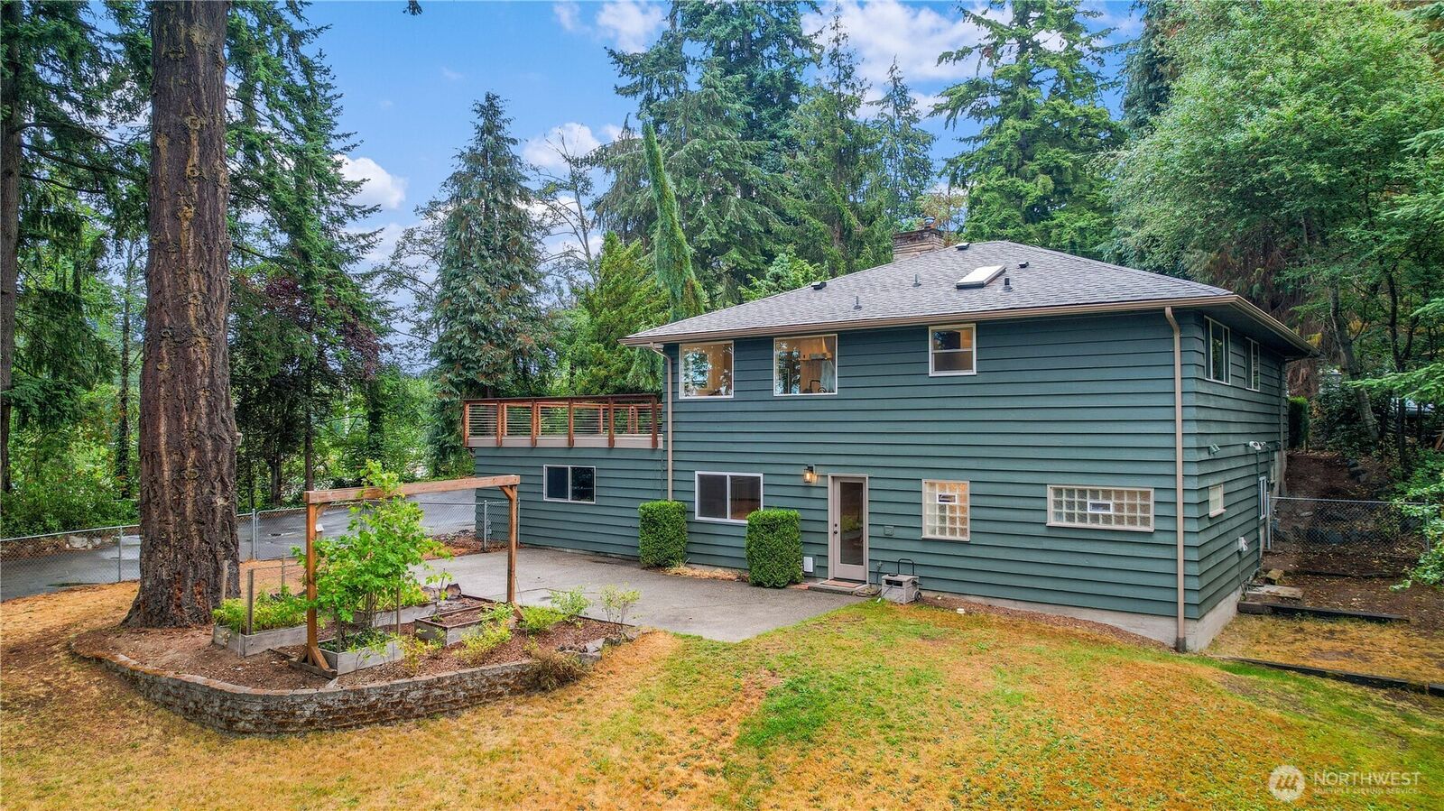 Property Photo: 23024 99th Avenue W WA 98020