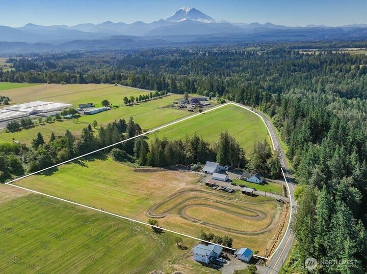 Property Photo: 45326 196th Avenue SE WA 98022