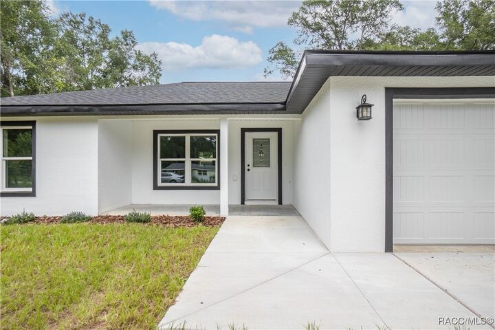 Property Photo: 619 N Corbin Avenue FL 34453