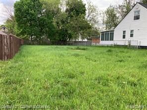 Property Photo: 200 Crystal Lake Drive MI 48341