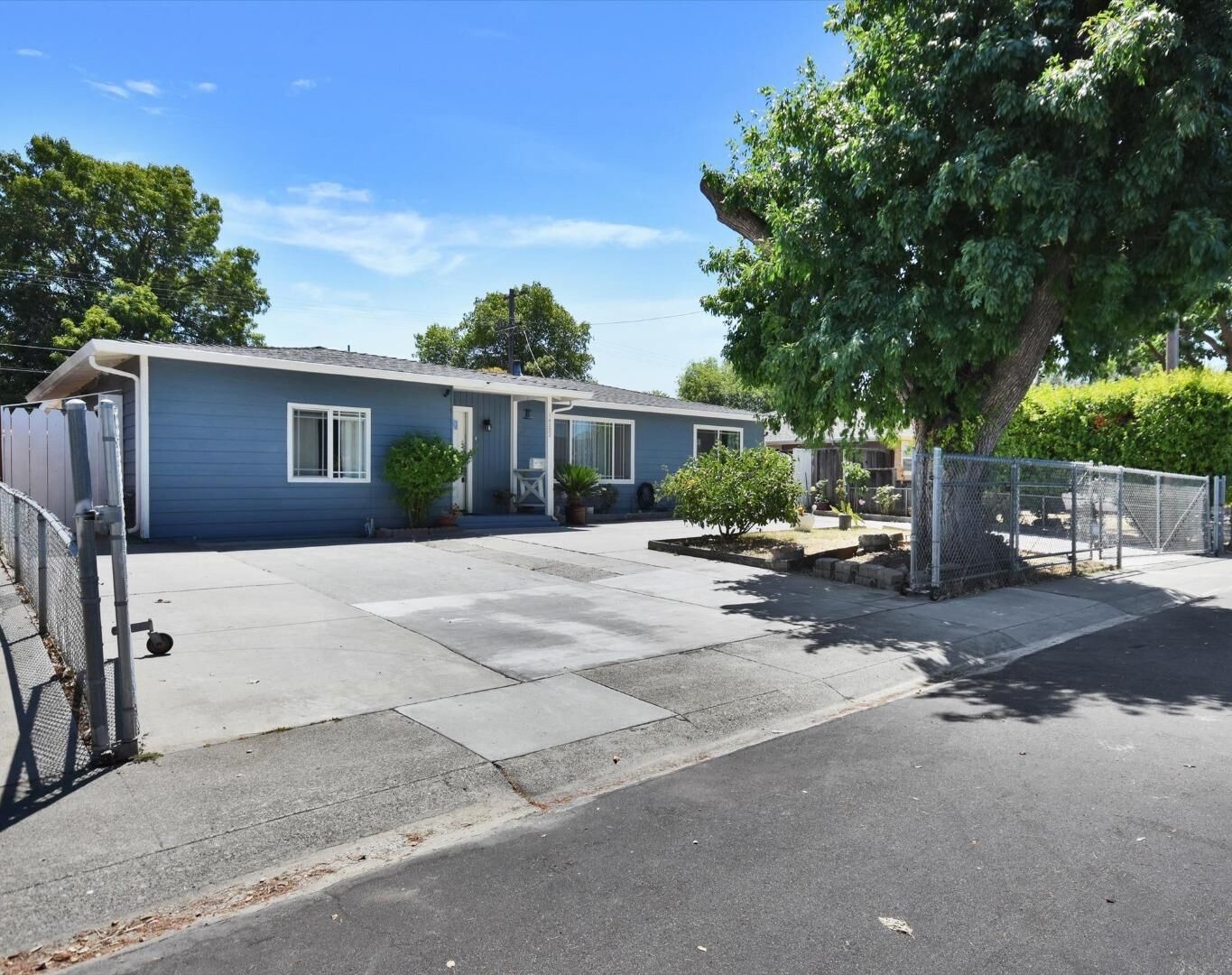 Property Photo: 14202 Lucian Avenue CA 95127