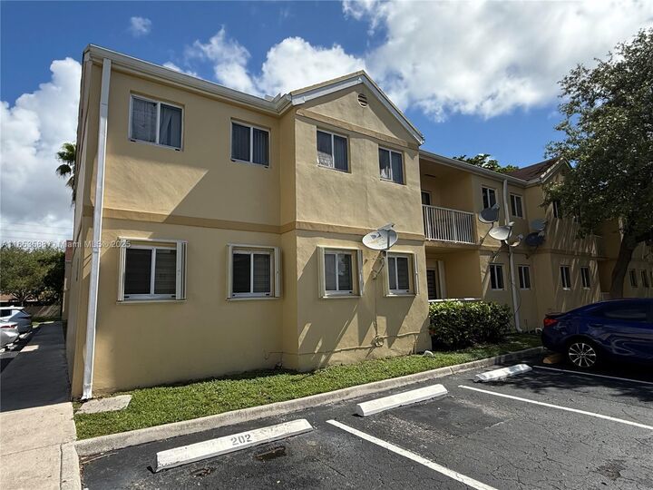 Property Photo: 13810 SW 112th St 102 FL 33186