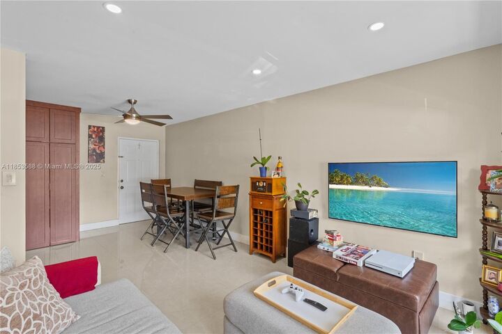 Property Photo:  13810 SW 112th St 102  FL 33186 